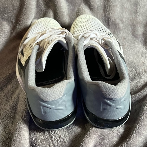 Nike White and Gray Athletic Shoes - Picture 4 of 6